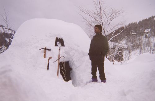 1997 strumenti per fare l'igloo Prali Praly